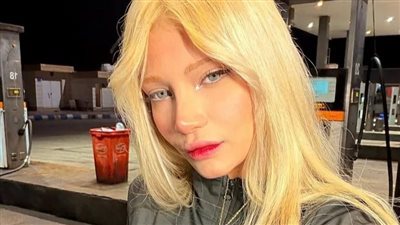 القيادة دون حجاب| القصة الكاملة لوفاة مؤثرة إيرانية.. ومساومة على تسليم جثمانها