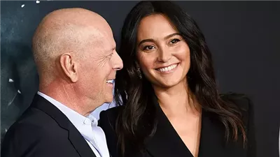  إيما هيمينج عن بروس ويليس: لم يدرك يومًا إصابته بالخرف ولا يعلم أنه مريض