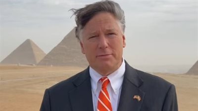  في زيارته الأولى للقاهرة.. نائب وزير الخارجية الأمريكي يعرب عن سعادته خلال جولته بالأهرامات والمتحف المصري الكبير