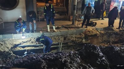 إصلاح كسر مفاجئ بخط مياه رئيسي في المنصورة