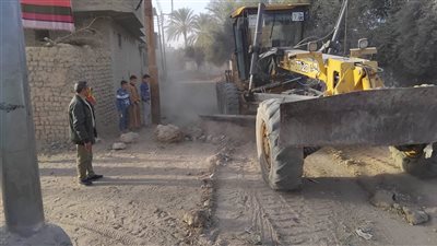 محافظ أسيوط: حملات لتمهيد الشوارع غير المرصوفة بالقرى والنجوع 