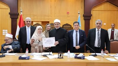  جامعة الأزهر تكرِّم الطالبة الإندونيسية 