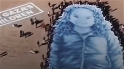 المئات يتجمعون على شاطئ برشلونة لإحياء ذكرى الصغيرة هند رجب