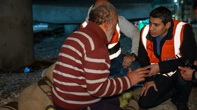  التضامن تكثف الحملات الليلية لإنقاذ مواطنين بلا مأوى.. ونقل 3 حالات بمصر الجديدة لمجمع رعاية