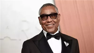 الممثل جيانكارلو إسبوزيتو نجم مسلسل Breaking Bad يدعو إلى ثورة ضد دونالد ترامب