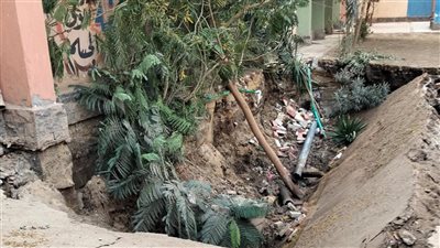 هبوط أرضي بفناء مدرسة طحا نوب الابتدائية بشبين القناطر.. والتعليم: جار إصلاحه