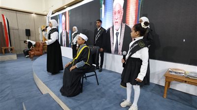 عروض مسرحية ونماذج محاكاة تكريمًا للدكتور أحمد عمر هاشم وإسهامات العلماء بجناح الأزهر بمعرض الكتاب