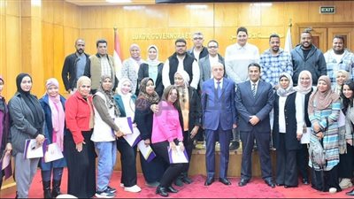 محافظ الأقصر يكرم 35 كادرا حكوميا في ختام برنامج الإدارة الرقمية المستدامة للمشروعات