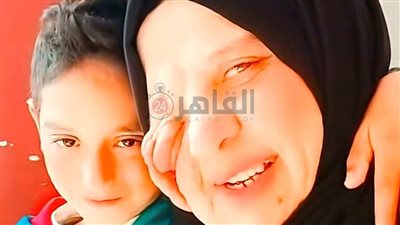 أنا أم بديلة ومش مكسوفة.. سيدة تروي رحلتها مع كفالة صغير مريض بالتوحد رغم ظروفها الصحية