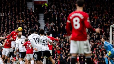 مانشستر يونايتد يفوز على فولهام بثلاثية ويدخل المربع الذهبي في بريميرليج