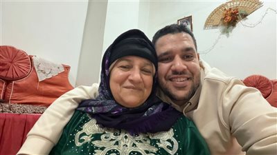 أحمد ووالدته 