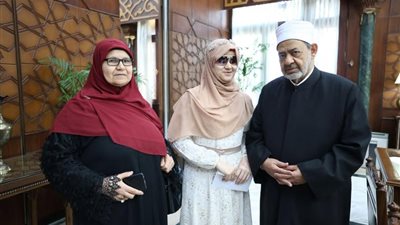 الدكتور أحمد الطيب والطالبة مريم