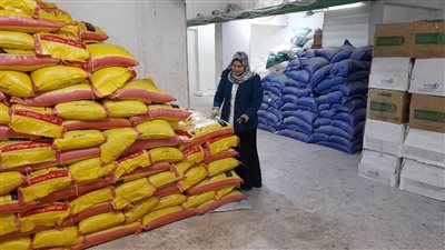 ضبط 4 أطنان سلع ومواد غذائية مجهولة المصدر خلال حملة تموينية مكبرة بسوهاج