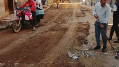 «شبابها يقدر يغير».. شباب قرية بقنا يطلقون مبادرة مجتمعية لرفع المخلفات وتجميل الشوارع