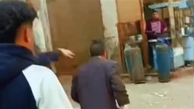 كنت بهزر معاه.. ضبط شاب بتهمة الاعتداء على آخر من ذوي الهمم خلال السير في شوارع سوهاج