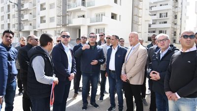 وزير الإسكان يوجه بتقسيم العمل خلال شهر رمضان لورديات لسرعة الانتهاء من كومباند مزارين بالعلمين الجديدة