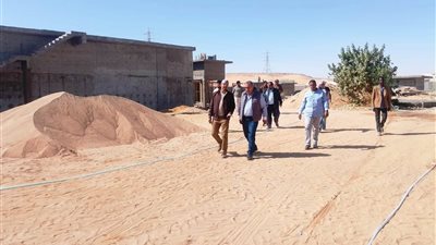 محافظ أسوان يتابع تنفيذ محطة مياه جديدة بغرب سهيل 