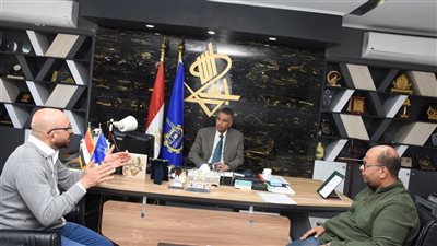 محافظ أسوان يبحث مع مدير إقليم الإسعاف توفير 3 لنشات إسعاف نهري لخدمة أهالي الجزر وتأمين السائحين