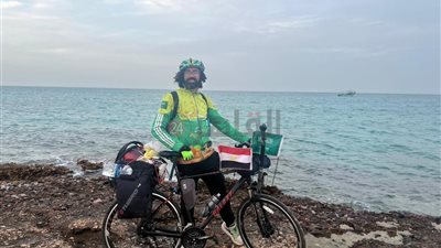 من بسيون لمكة.. شاب مصري يروي تفاصيل رحلته على الدراجة لأداء عمرة رمضان: الهوا شديد جدا