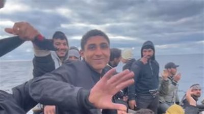لحظة صعبة جدا.. مصور فيديو الهجرة غير الشرعية يكشف كواليس كتابة مهاجرين أسماءهم على أجسادهم تحسبا للغرق| خاص