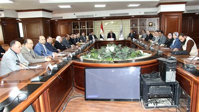 محافظ بني سويف يجتمع بأعضاء النواب والشيوخ لدعم خطط التنمية وخدمة المواطنين