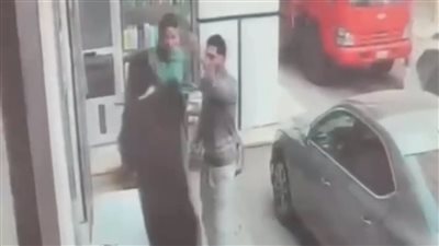 الأمن يفحص فيديو اعتداء شخص على فتاة أمام أتيليه بالشرقية