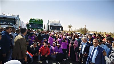 بالزغاريد.. محافظة الوادي الجديد تطلق قافلة مساعدات إلى الأشقاء الفلسطينيين في غزة