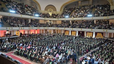في احتفالية مهيبة بجامعة القاهرة.. تخريج الدفعة 192 بطب قصر العيني