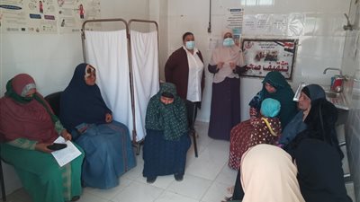 فحص 1132 مواطنًا وتقديم 3481 خدمة طبية مجانية بقرية مهدي الأخرم في بني سويف