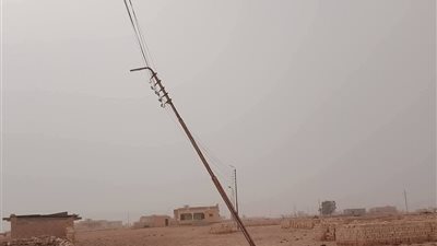 استغاثة من أهالي قرية الـ 6 نخلات بمطروح بسبب عمود إنارة آيل للسقوط