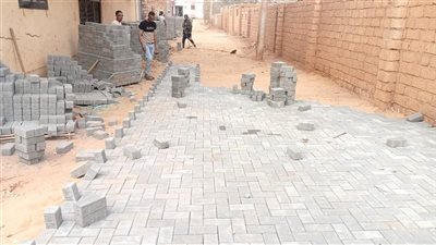محافظ الوادي الجديد: تركيب 11 ألف متر إنترلوك بمركزي الخارجة والداخلة