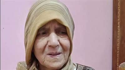 ضربها بخرطوم الأنبوبة.. فتاة تستغيث من تعدي مختل عقليا بالضرب على والدتها المسنة بالمنوفية: بنطالب بدخوله المستشفى لعلاجه