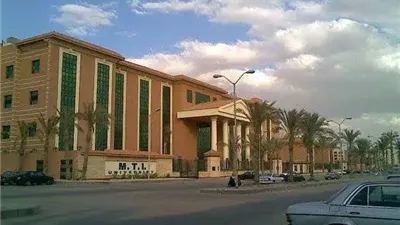 طلاب طب الجامعة الحديثة للتكنولوجيا والمعلومات يستغيثون: امتياز بلا مستشفى جامعي.. وتكلفة تفوق مصروفات الدراسة