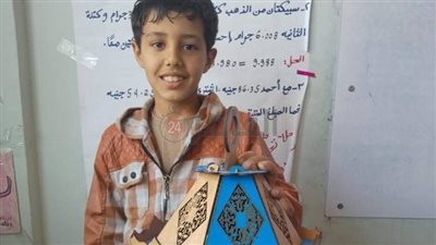 بلدنا الحلوة.. توماس طالب قبطي بالمنوفية يصنع فوانيس رمضان لزملائه في الفصل احتفالًا بالشهر الكريم