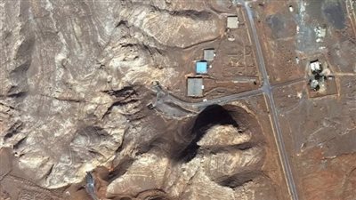 صور أقمار صناعية تكشف تحصينات إيرانية جديدة للمنشآت النووية 