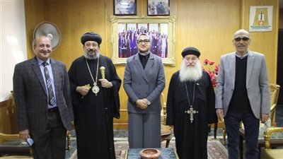 محافظ الوادي الجديد تستقبل الأنبا أرسانيوس للتهنئة بتولي المنصب