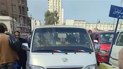 رغم التسعيرة الموحدة.. مواطنون يستغيثون من مضاعفة السائقين أجرة خط العجمي بالإسكندرية