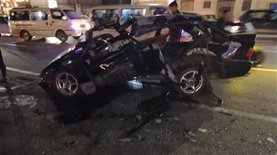 العربية بقت خردة.. تصادم سيارة ملاكي على كورنيش الإسكندرية