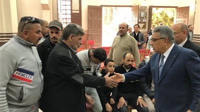محافظ الدقهلية يعزي أسر ضحايا حادث تصادم محور 30 يونيو بالمطرية| صور