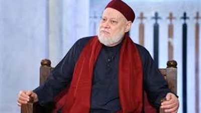 هل يجوز للمرأة الصلاة على الكرسي من باب الستر فقط؟.. رد حاسم من علي جمعة