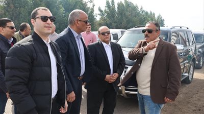 محافظ كفر الشيخ يتفقد أعمال الرصف برافد الطريق الدولي ضمن مشروعات تطوير شبكة الطرق