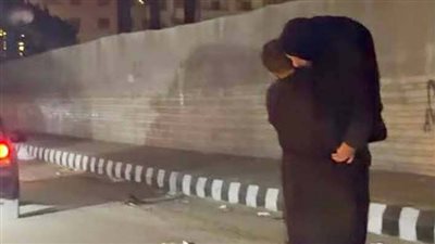 استجابة لـ القاهرة 24.. توفير كرسي متحرك لسيدة كان يحملها ابنها بالدقهلية