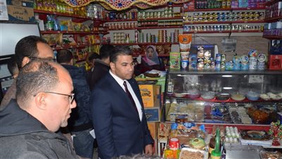 حملة مسائية مكبرة لضبط الأسواق وإعدام أغذية فاسدة بحي عتاقة في السويس