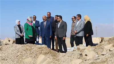 محافظ السويس يتفقد أرض إنشاء مركز إيواء للكلاب الضالة بحي عتاقة