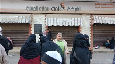 محافظ مطروح يجري جولة مفاجئة لمتابعة جودة الخبز ويُحيل مسؤولي منفذ تجاري للتحقيق