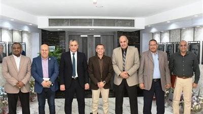 محافظ أسوان يستقبل وفد شركة توزيع الكهرباء لتهنئته بمناسبة توليه مهام عمله