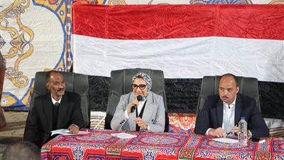 محافظ الوادي الجديد تعقد لقاءً جماهيريًا مع أهالي قرى الشركة بمركز الخارجة