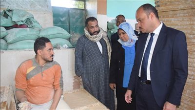 نائب محافظ الوادي الجديد يتابع انتظام عمل المخابز والمنافذ التموينية بالخارجة