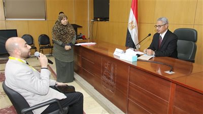 في أول لقاء عقب توليه المسؤولية.. محافظ بني سويف يستجيب لشكاوى المواطنين ويوجه بدعم الحالات الإنسانية 