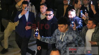بينهم جمال العدل ومحمد رمضان وخالد يوسف.. نجوم وشخصيات عامة يقدمون واجب العزاء في شقيق زينة